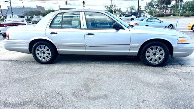 ford crown victoria 2007 2FAHP74VX7X105899 image ford crown victoria 2007 2FAHP74VX7X105899 image